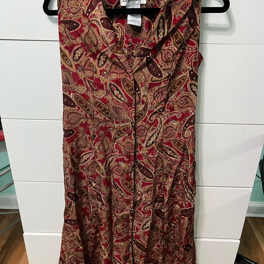 Vintage burgundy and brown paisley dress with button front - Picture 2 of 3